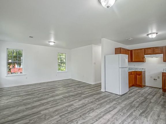 5th image of 3918 N Johnson St