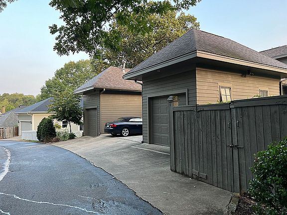 4th image of 14 Deerberry Forest Cir