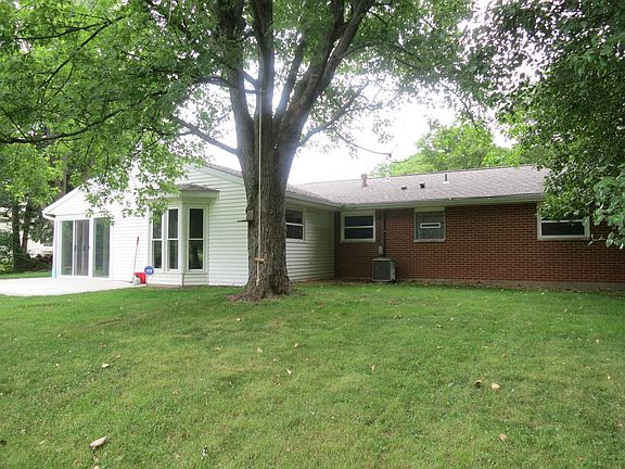 3rd image of 955 Meadow Ln