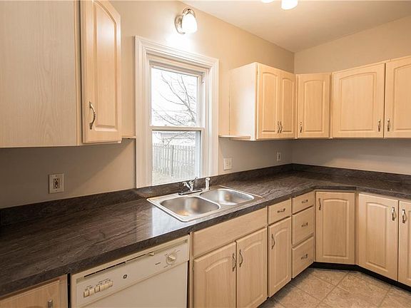 3rd image of 1626 Rosewood Ave