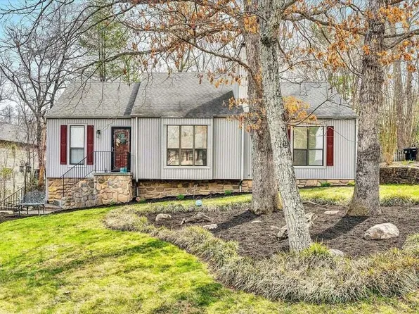 4380 Summerset Dr, Roanoke, VA 24018