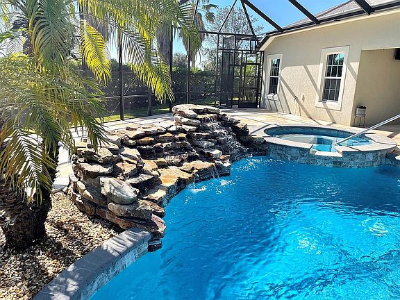 3rd image of 3427 Sassafras Ct