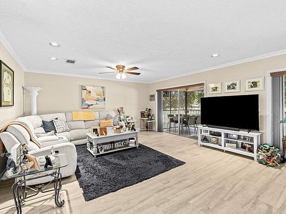 3rd image of 4 Stratford Drive E #B