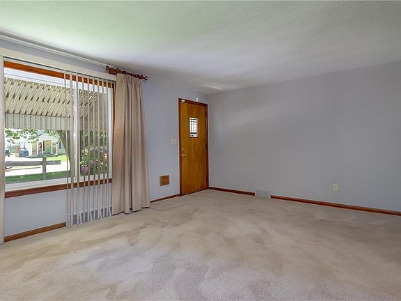 4th image of 2275 S Jefferson Blvd