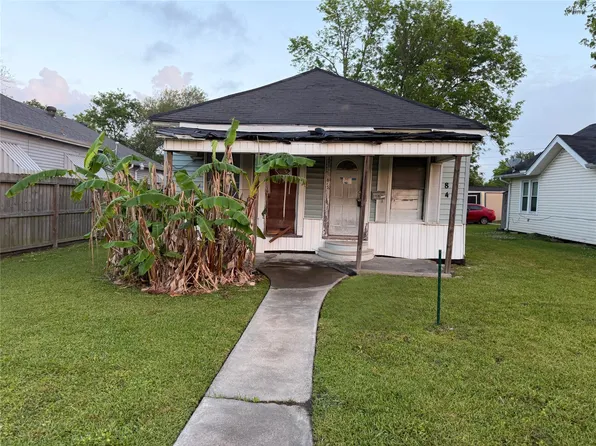 845 13th St, Port Arthur, TX 77640