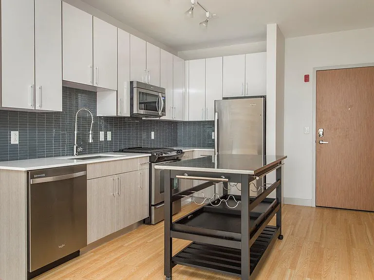 West Square Apartments — Photo 118