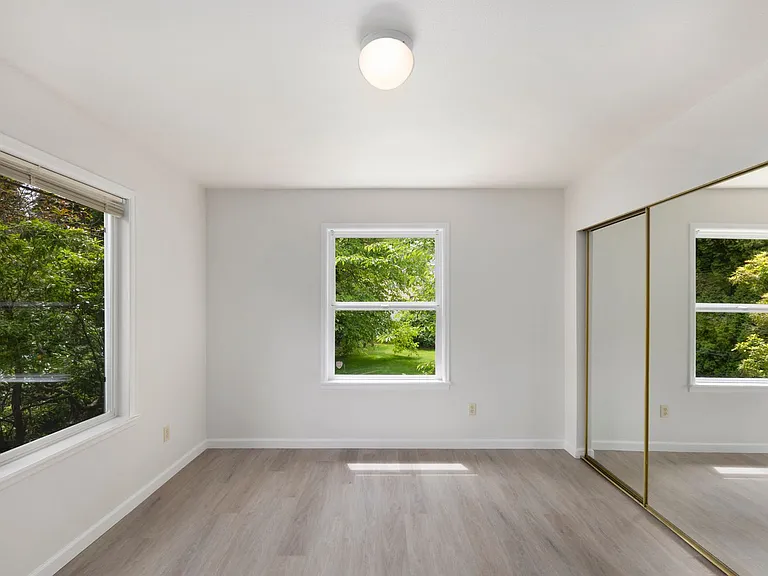 295 NE Alder St — Photo 24