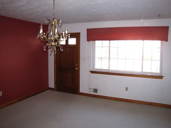 5th image of 527 Petty Ave
