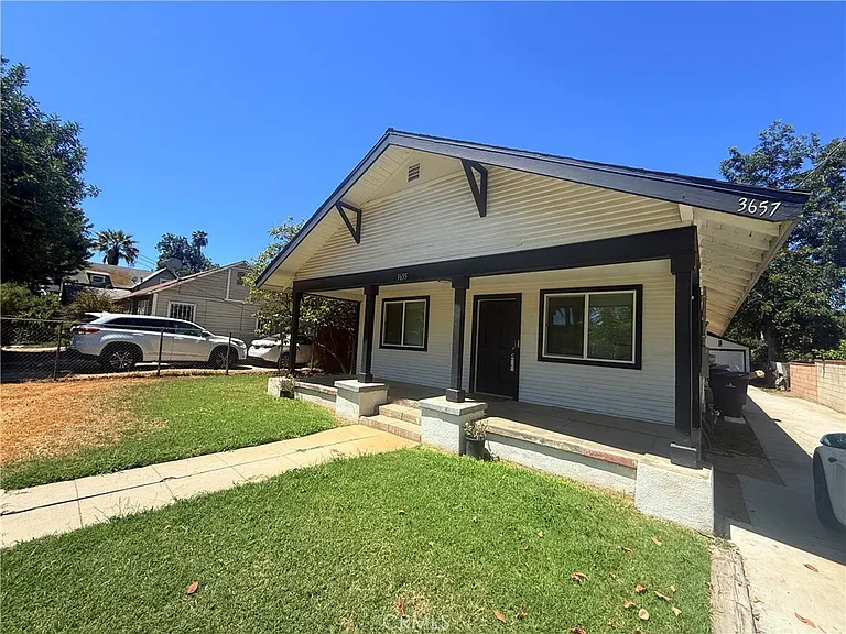 3655 Comer Ave — Photo 2