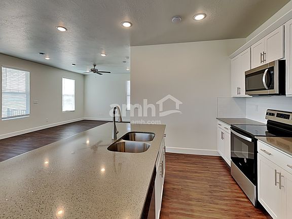 3rd image of 11016 S Trocadero Ave
