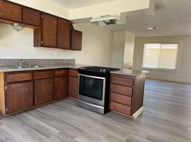 15461 Straight Arrow Rd, Apple Valley, CA
