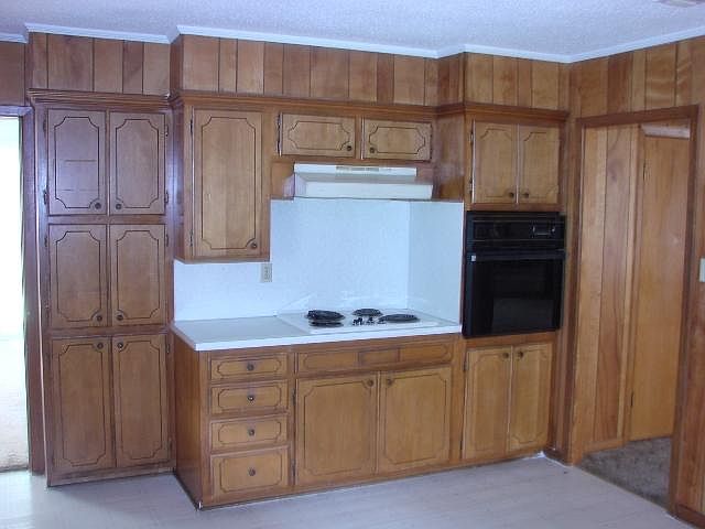 2nd image of 211 Main St