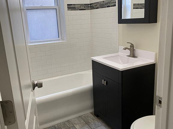 5th image of 3815-3823 N Greenview Ave #3A