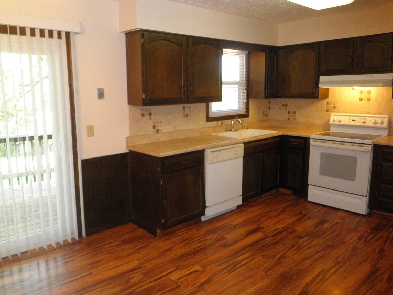 4 bed, 2.5 bath, 1560 sqft, $1,800 — Photo 3