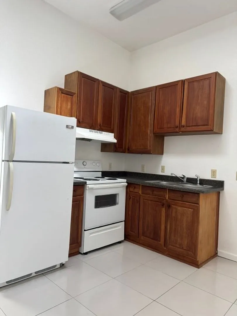 132 W. Sycamore St. — Photo 1