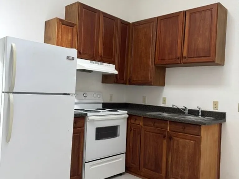 132 W. Sycamore St. — Photo 1