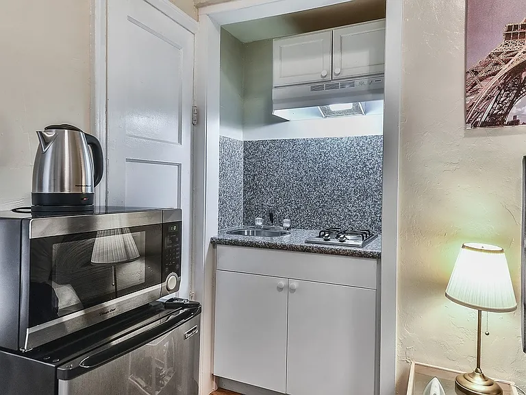 MacArthur Park Apartments — Photo 16