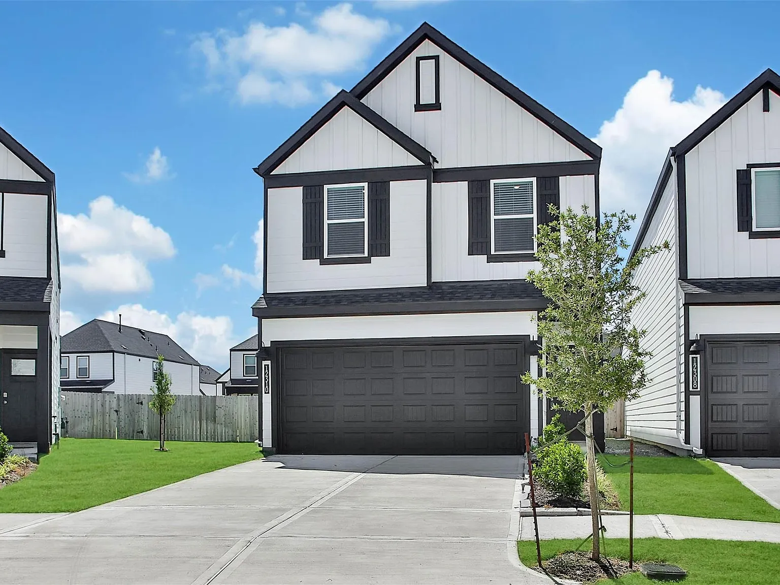 3 bed, 2.5 bath, 1979 sqft, $2,200 — Photo 3