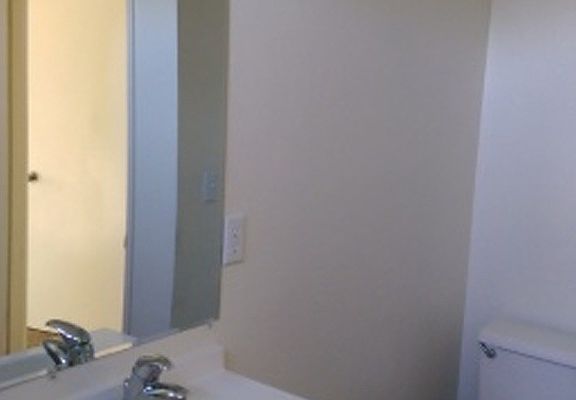 5th image of 552 S Chestnut Ave APT 206