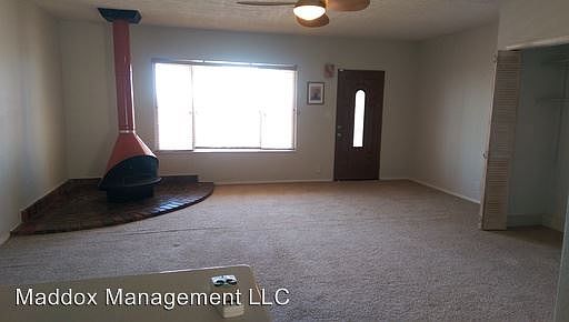 2nd image of 1524 Jewett Dr NE