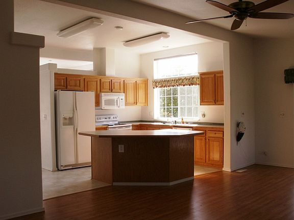 4th image of 1925 Sorrel Ln SE #114