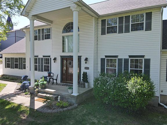 3rd image of 150 W Industrial Dr