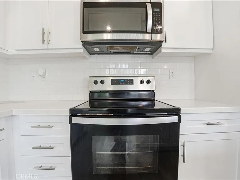 556 Enzo St — Photo 15