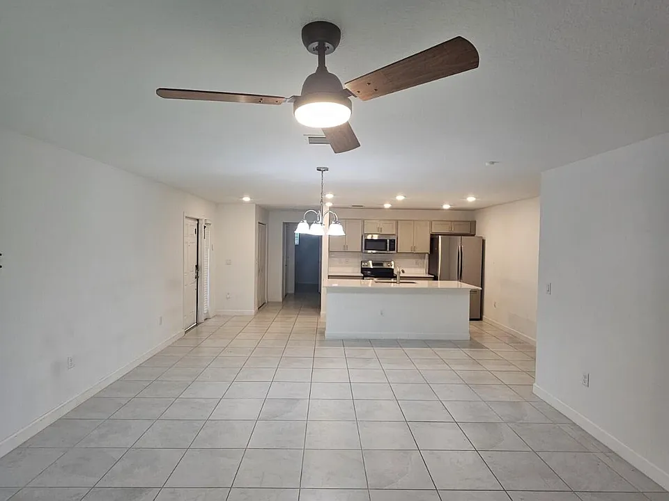 6765 Broadwater Ln