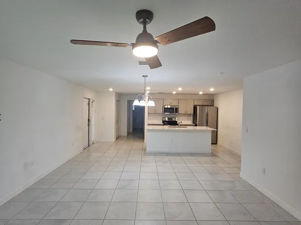 6765 Broadwater Ln, Lake Worth, FL 33467