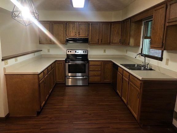 4th image of 275 Woodlawn Dr