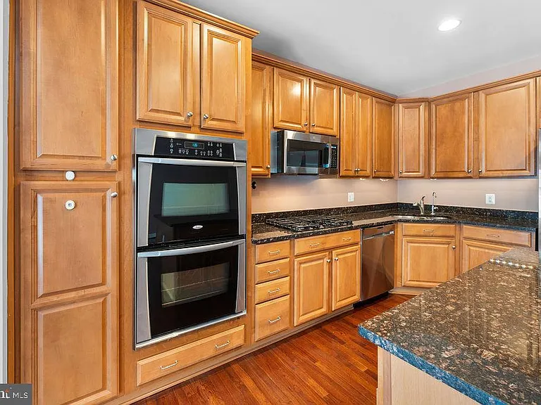 1627 Whitehall Dr — Photo 11