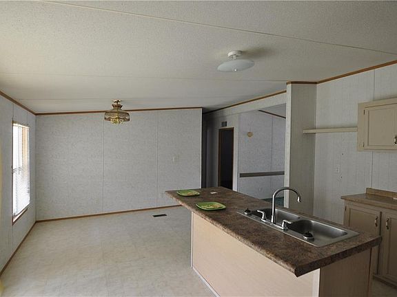 5th image of 1332 Honeysuckle Dr
