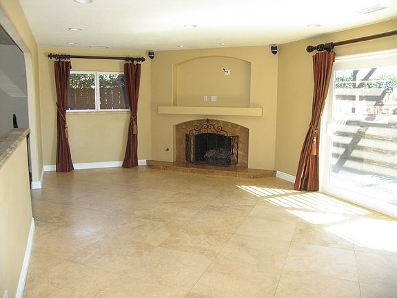 4th image of 5306 Queens St