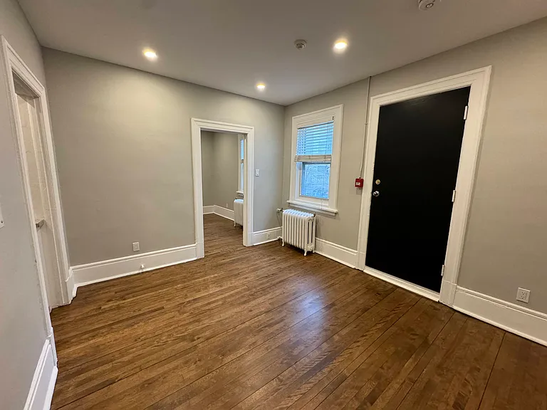 214 Gloucester St — Photo 10