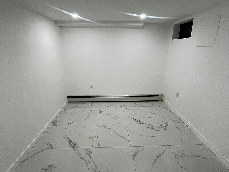 11422 201st St #1 — Photo 9