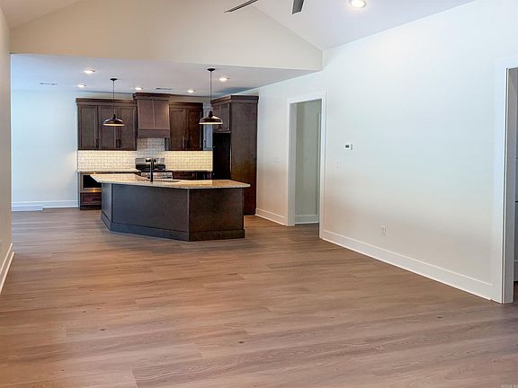 4th image of 550 Greene 756 Rd