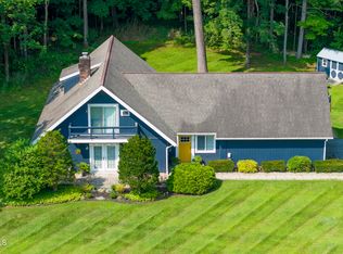 2 Lakeview Dr, Wilton, NY 12831