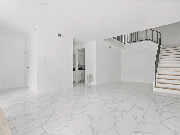 2409 Bering Dr APT 4, Houston, TX 77057