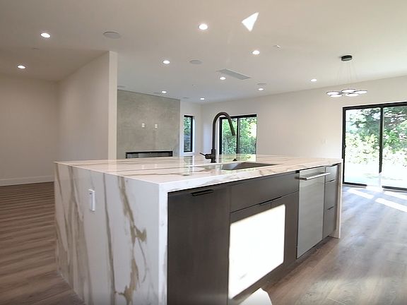 3rd image of 4042 Denny Ave