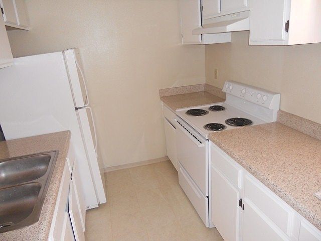 1st image of 4967 Auburn Dr APT 2