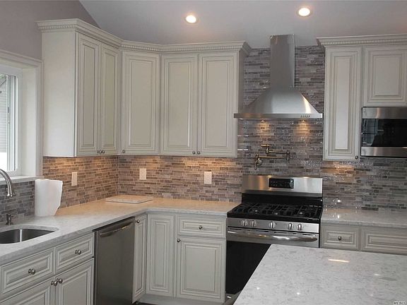 4th image of 450 Robert Ave