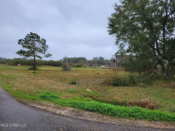 2nd image of L31 32 Street Dr #2-ANN