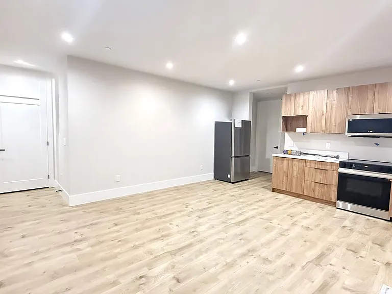 SE 26th Pl — Photo 3