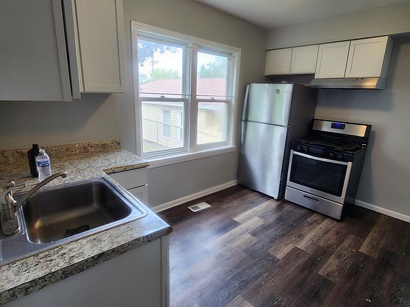 4th image of 18124 Oakwood Ave #A