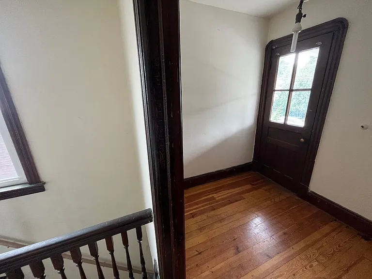 8 Main St — Photo 11