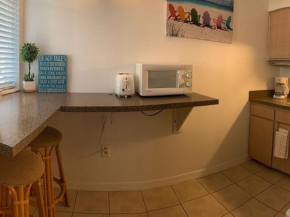 5th image of 211 Circle Dr APT 28C