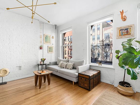 3rd image of 224 E 7th St APT 13