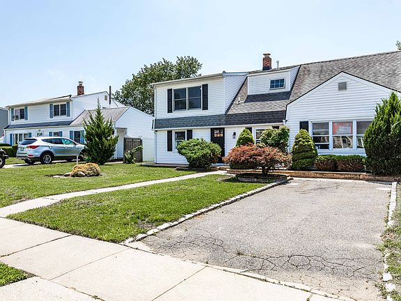 2nd image of 22 Tanners Ln