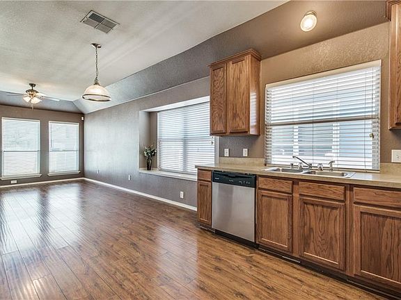3rd image of 10233 Franklin Dr