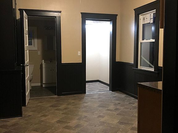 3rd image of 3925 Poe Ave